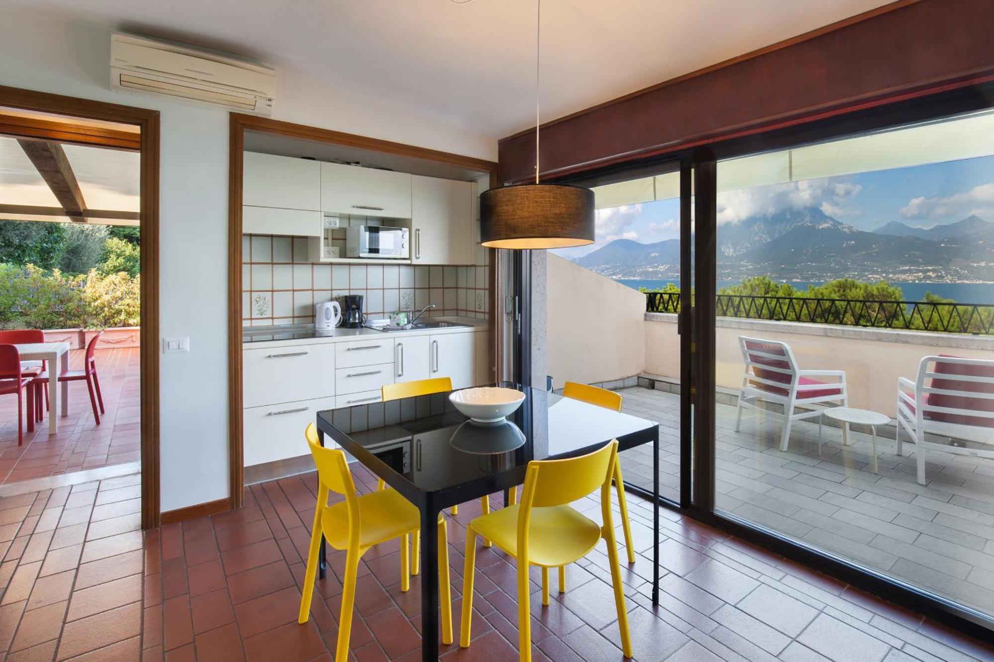 Apartamento Watercolor Loft Torri Del Benaco Exterior foto