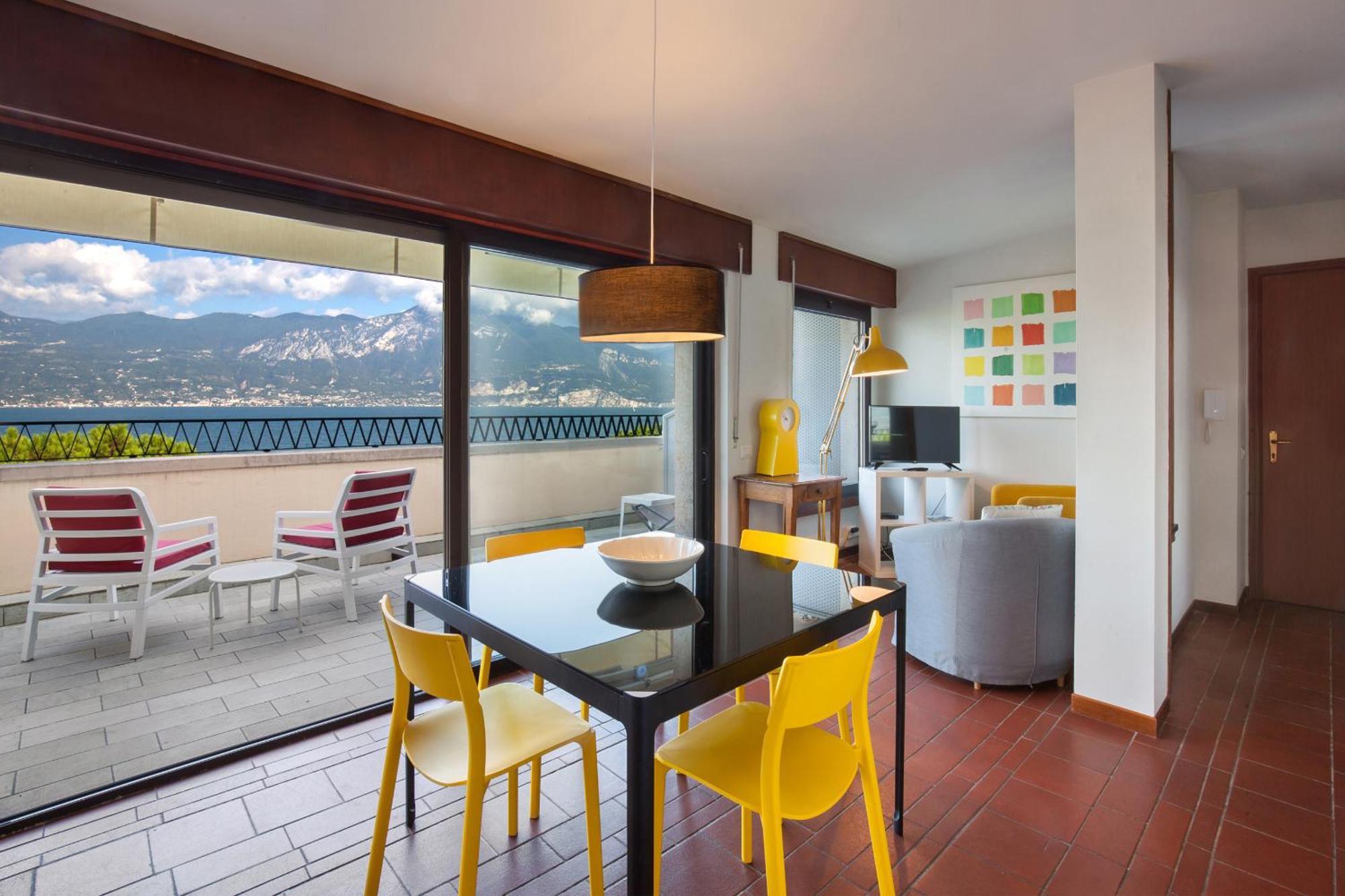 Apartamento Watercolor Loft Torri Del Benaco Exterior foto